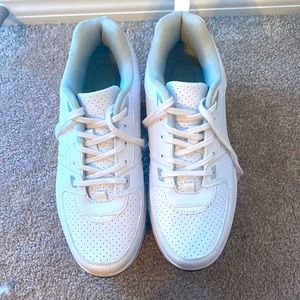 MLyzhe/Amazons built in retractable roller skating shoes woman’s size 7.5